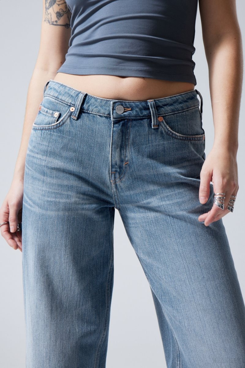 Weekday Ample Low Loose Jeans デニム レディース 青 Japan | W6O-1375