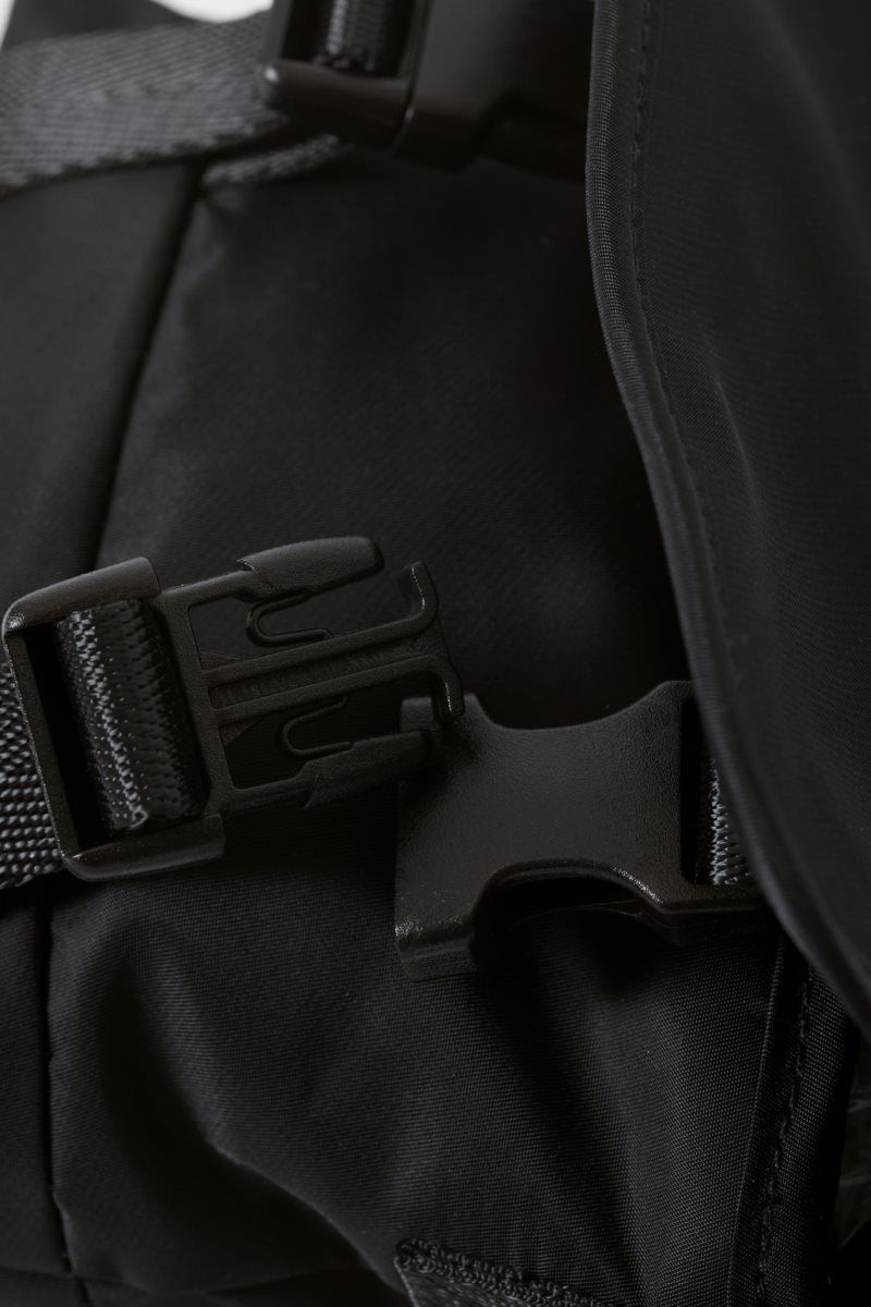 Weekday Tiny Messenger Bag バッグ メンズ 黒 Japan | L5H-1680