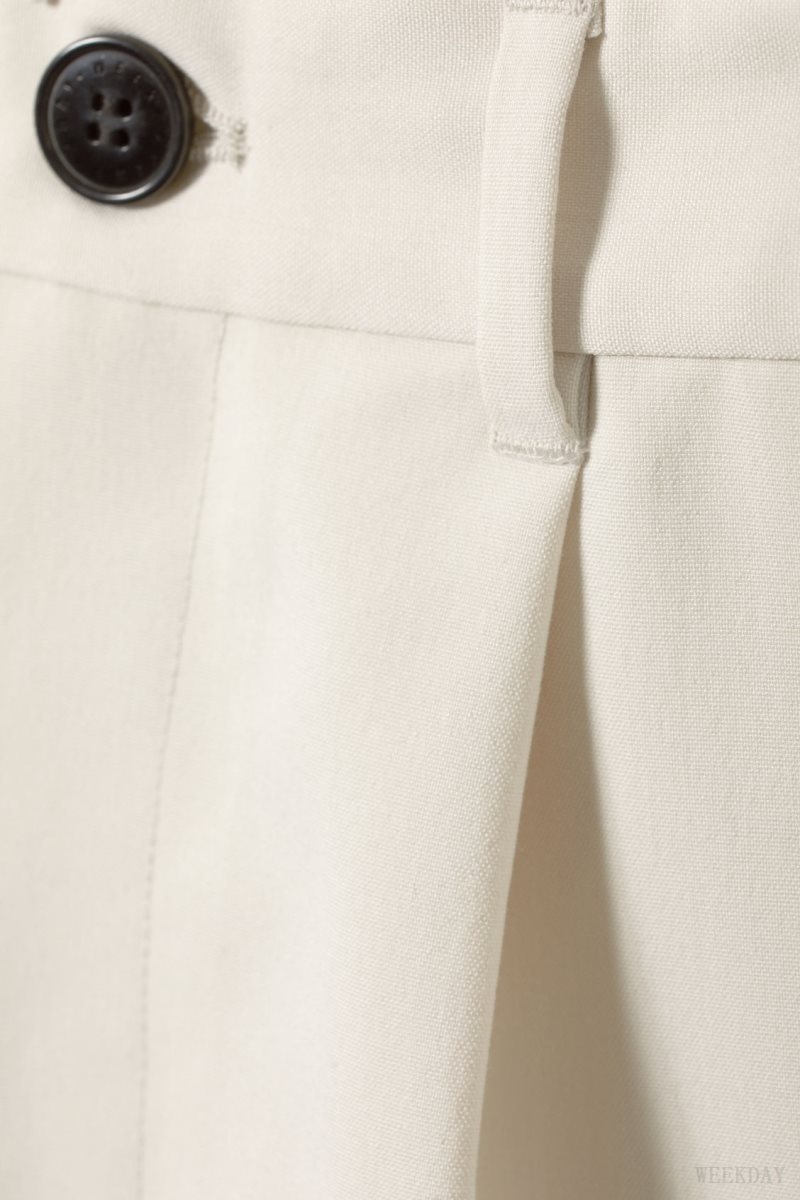 Weekday Uno Oversized Suit Shorts ショートパンツ メンズ ライト Japan | L9W-6754